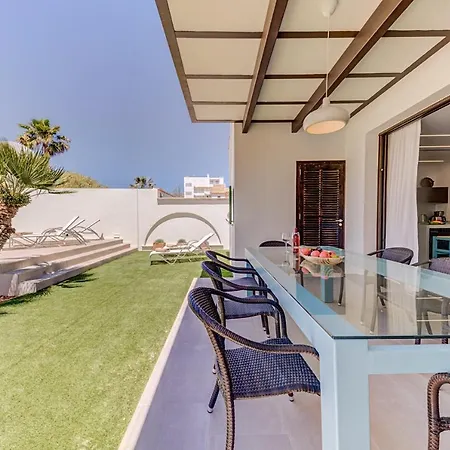Villa Stunning Waterfront Silver Unique Newly Converted Stylish House *
