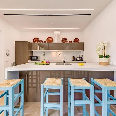Stunning Waterfront Silver Unique Newly Converted Stylish House بورت دي بوينسا